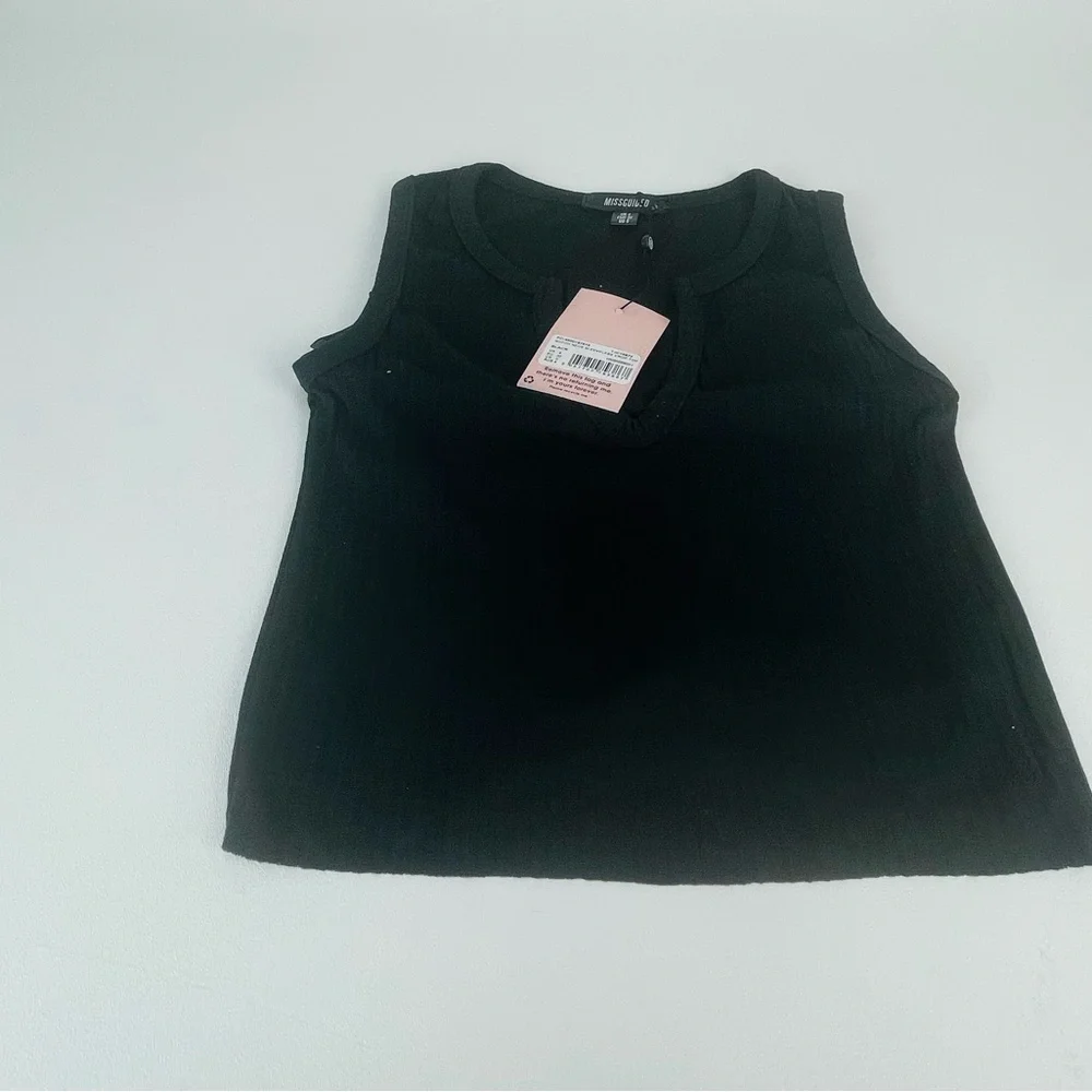 NOTCH NECK SLEEVELESS CROP TOP black - Picture 2 of 5